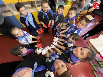 В Каменско-Днепровском округе состоялся флешмоб «Ладони Единства» ко Дню народного единства