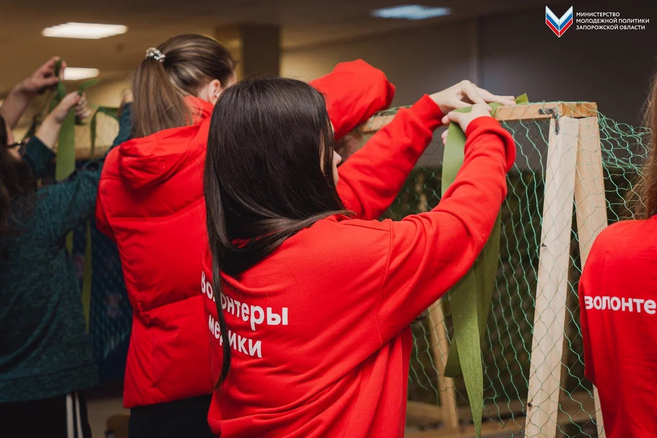 Всероссийская акция «Россия — семья семей»: плетение маскировочных сетей Всероссийская акция «Россия — семья семей»: плетение маскировочных сетей