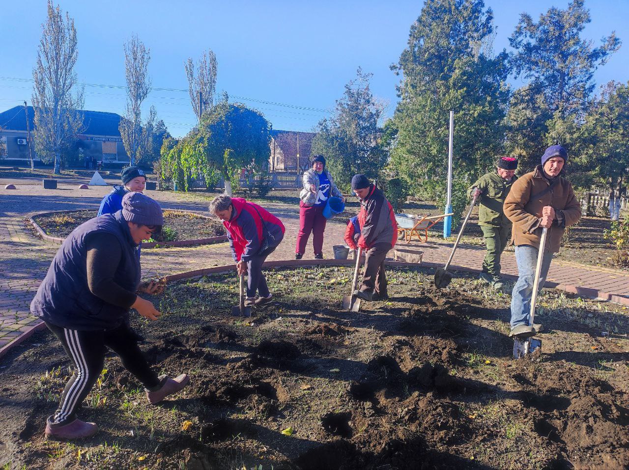 В селе Богдановка активисты «Единой России» провели субботник ко Дню народного единства