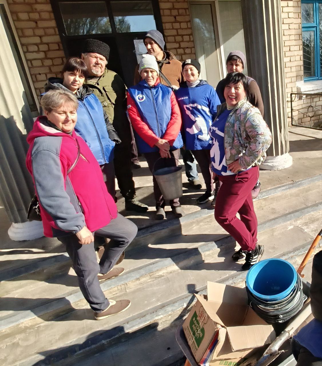 В селе Богдановка активисты «Единой России» провели субботник ко Дню народного единства В селе Богдановка активисты «Единой России» провели субботник ко Дню народного единства