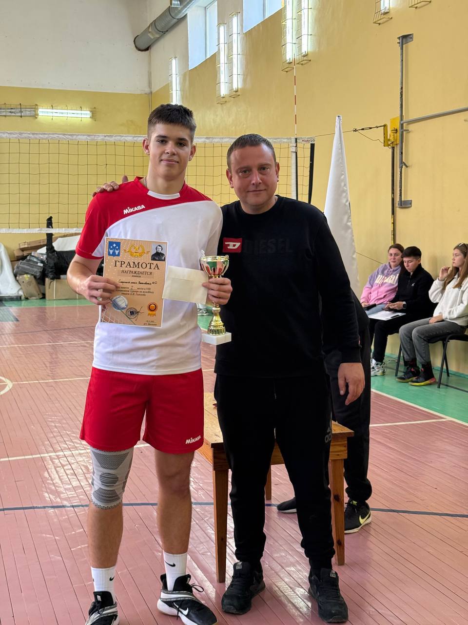 Волейбольный турнир ко Дню народного единства прошел в пгт.Веселое Волейбольный турнир ко Дню народного единства прошел в пгт.Веселое