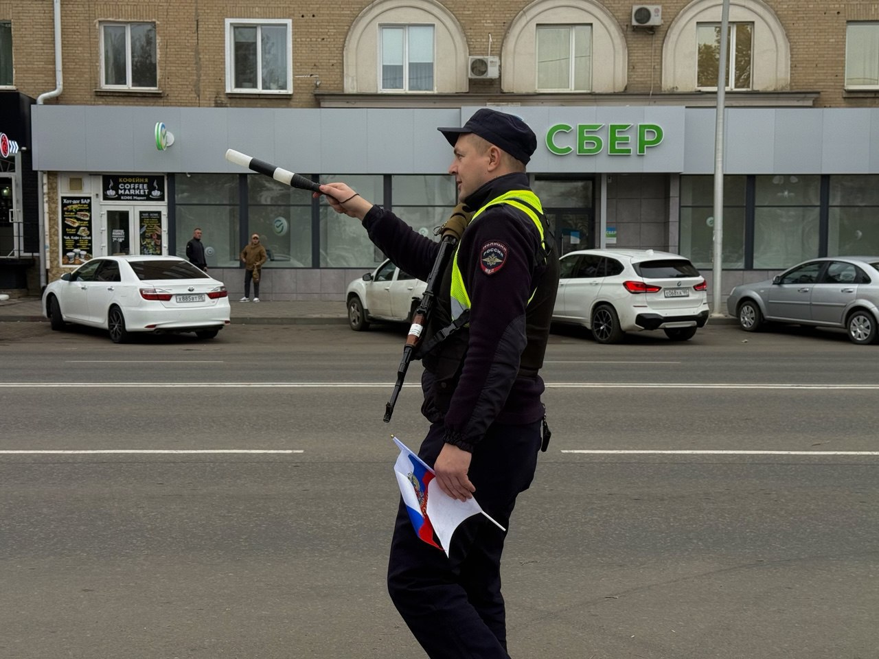 Госавтоинспекция города Мелитополя поздравляет жителей и гостей города с Днём народного единства!! Госавтоинспекция города Мелитополя поздравляет жителей и гостей города с Днём народного единства!!