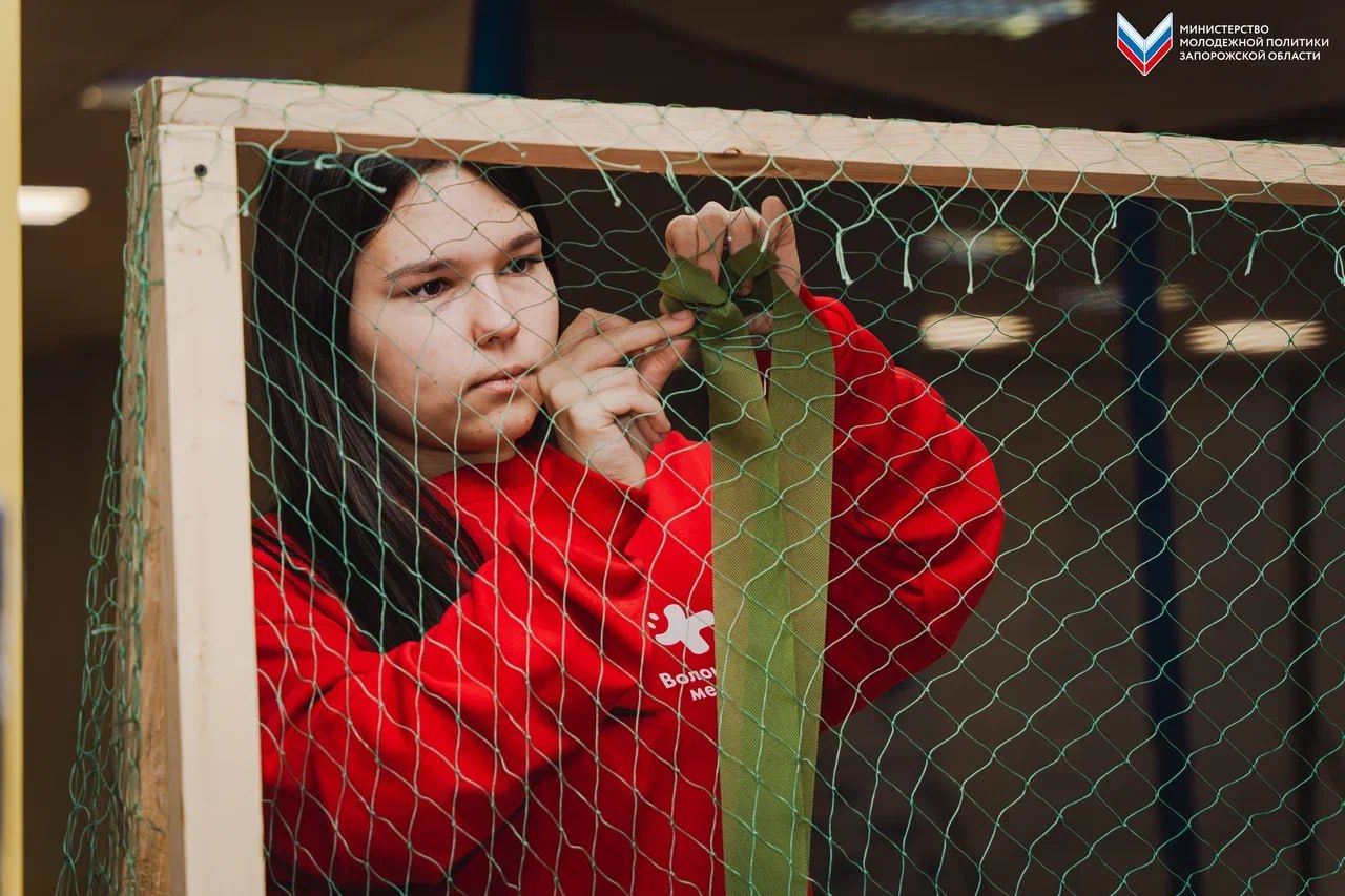 Всероссийская акция «Россия — семья семей»: плетение маскировочных сетей Всероссийская акция «Россия — семья семей»: плетение маскировочных сетей