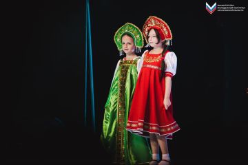 Днепрорудненские красавицы приняли участие в праздничном концерте, посвященном Дню народного единства