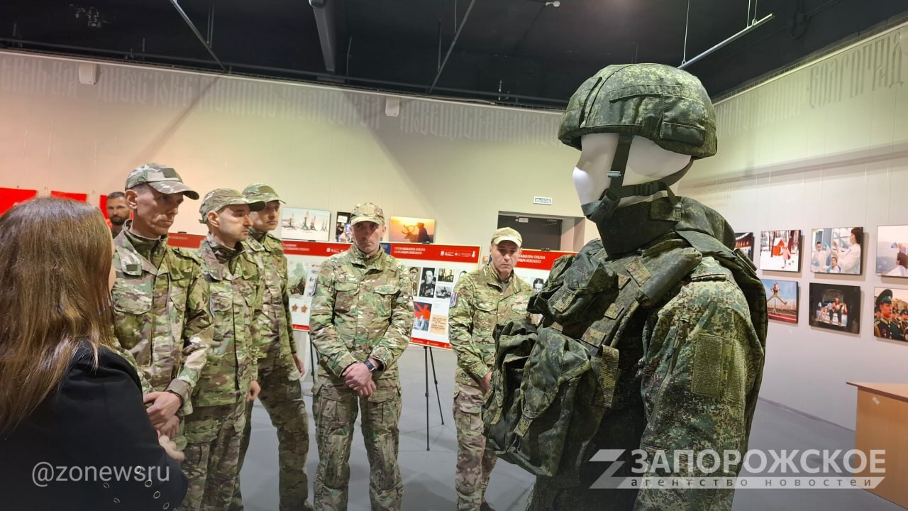 Сотрудники краеведческого музея Мелитополя в преддверии Дня народного единства провели экскурсию для бойцов добровольческого отряда имени Мартына Пушкаря, ранее служивших в Вооруженных силах Украины Сотрудники краеведческого музея Мелитополя в преддверии Дня народного единства провели экскурсию для бойцов добровольческого отряда имени Мартына Пушкаря, ранее служивших в Вооруженных силах Украины