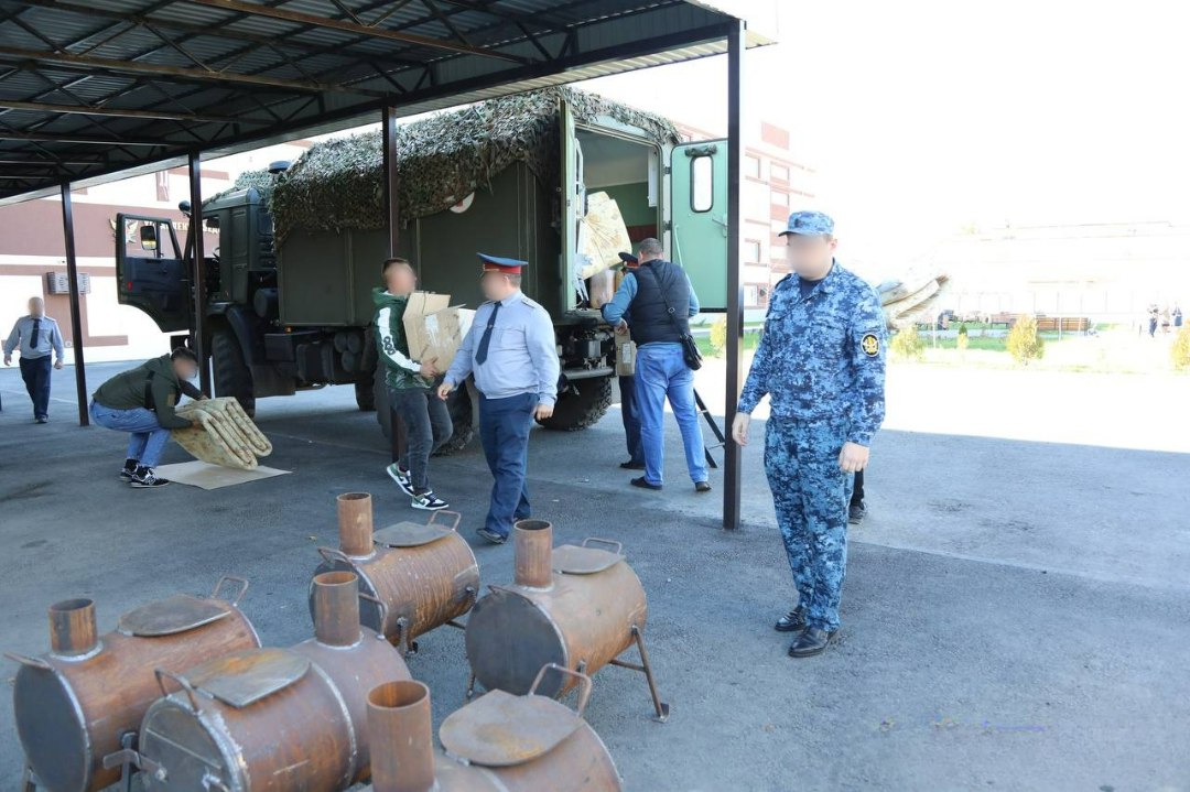 Сотрудники УФСИН отправили гуманитарную помощь военнослужащим в зону СВО Сотрудники УФСИН отправили гуманитарную помощь военнослужащим в зону СВО