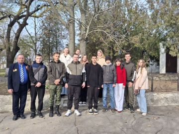 В рамках подготовки исследовательского ученического исторического проекта посвященного Акимовским подпольщикам, действовавшим в годы Великой Отечественной войны, Акимовский районный историко-краеведческий музей посетили...