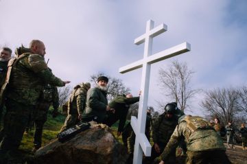 Григорий Кубатьян: Моя фотография "Казаки устанавливают Поклонный крест на въезде в Васильевку Запорожской области" заняла 2-е место во всероссийском конкурсе портала фото.ру, посвященном Донбассу и Новороссии