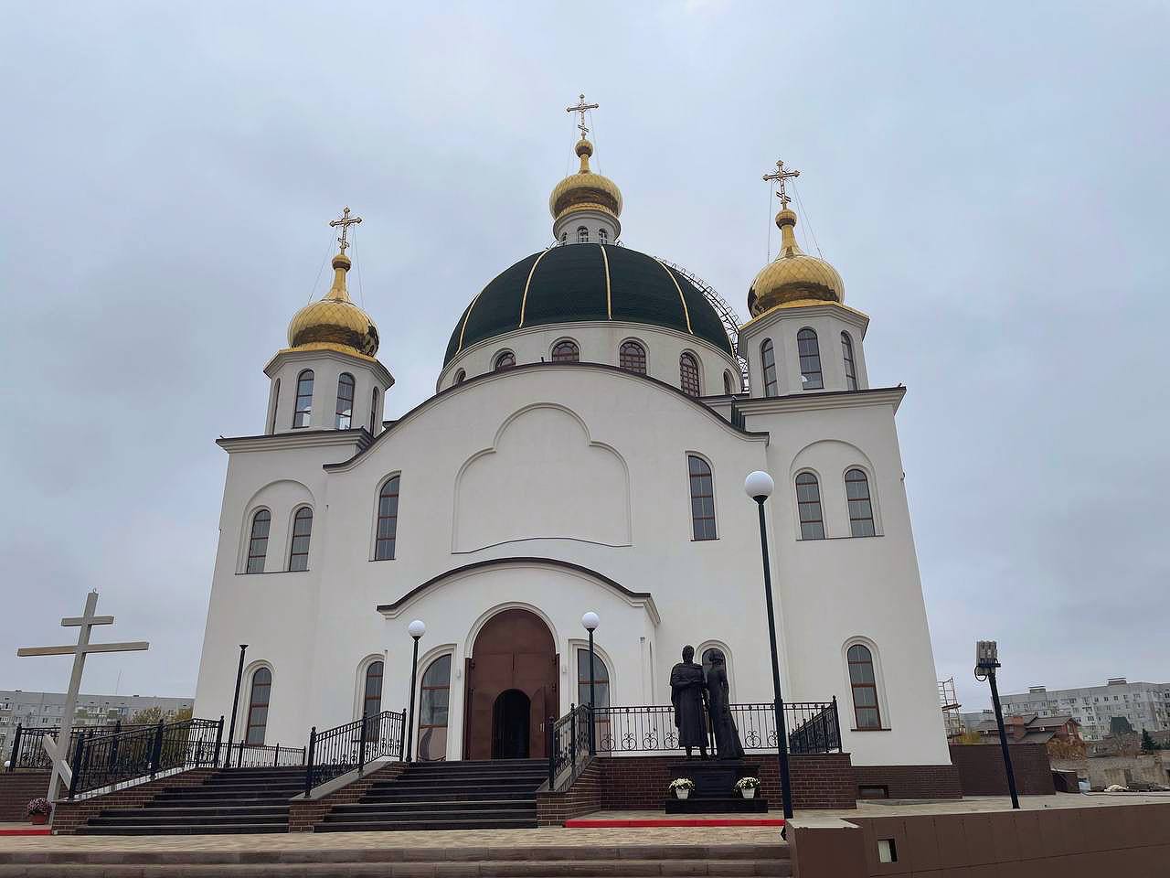 После богослужения епископ Бердянский и Приморский Петр посетил храмы Энергодарского благочиние