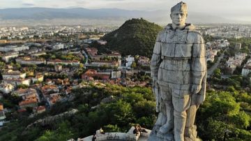 5 ноября. 1957. В Пловдиве открыт памятник Воину-Освободителю