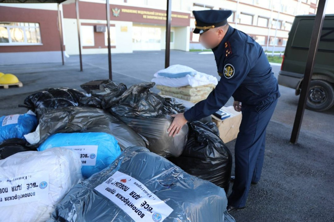 Сотрудники УФСИН отправили гуманитарную помощь военнослужащим в зону СВО
