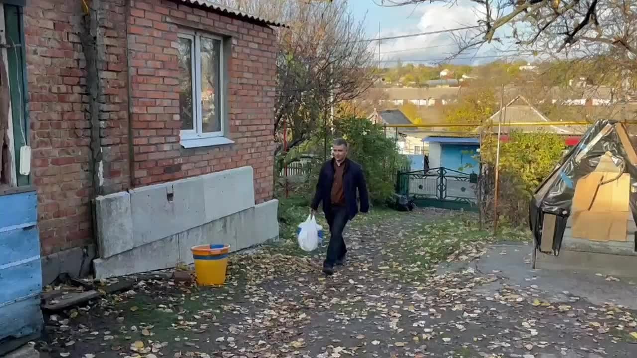 В День народного единства в Васильевском районе «Единая Россия» приехала в гости к семье погибшего участника СВО