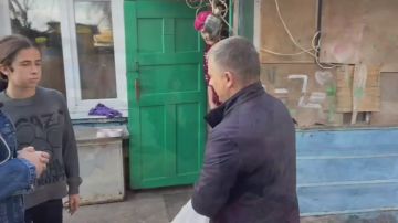 В Васильевском районе председатель окружного Совета депутатов посетил семью погибшего участника СВО в День народного единства