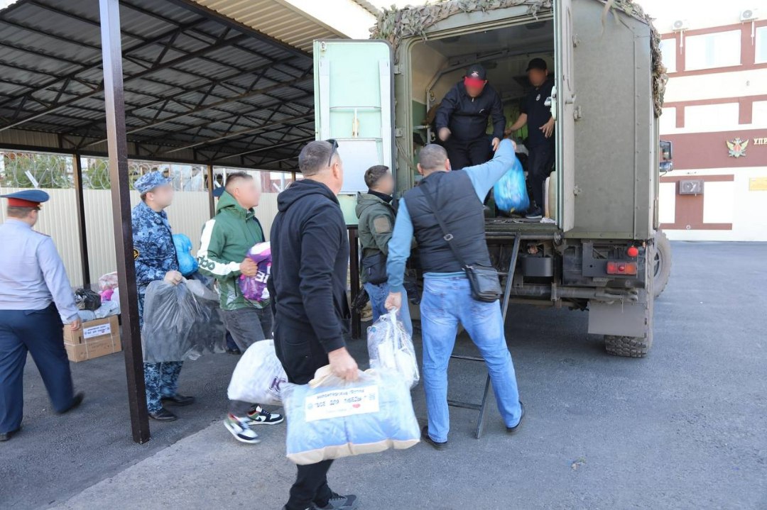 Сотрудники УФСИН отправили гуманитарную помощь военнослужащим в зону СВО Сотрудники УФСИН отправили гуманитарную помощь военнослужащим в зону СВО