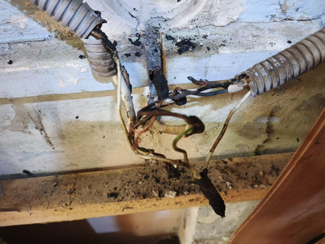 Профи из Марий Эл устранили последствия короткого замыкания в ДК Маринополя Профи из Марий Эл устранили последствия короткого замыкания в ДК Маринополя