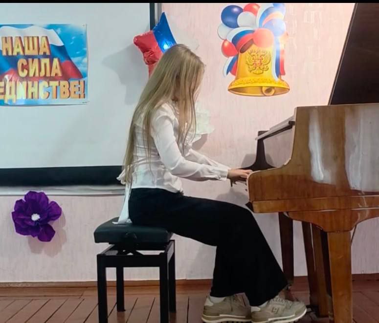 В концертном зале «Днепрорудненской детской школы искусств» состоялся яркий и запоминающийся концерт, посвященный Дню народного единства В концертном зале «Днепрорудненской детской школы искусств» состоялся яркий и запоминающийся концерт, посвященный Дню народного единства
