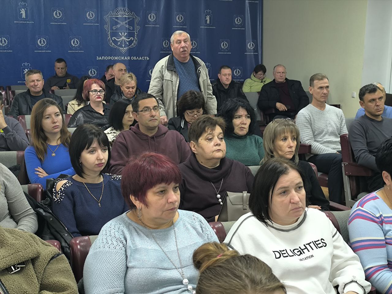 Большое расширенное совещание с аппаратом администрации, представительным органом, начальниками теротделов, руководителями организаций и служб провёл глава Акимовского муниципального округа Александр Трудоношин Большое расширенное совещание с аппаратом администрации, представительным органом, начальниками теротделов, руководителями организаций и служб провёл глава Акимовского муниципального округа Александр Трудоношин