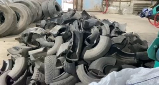 Шины от машины - сезонная проблема на контейнерных площадках