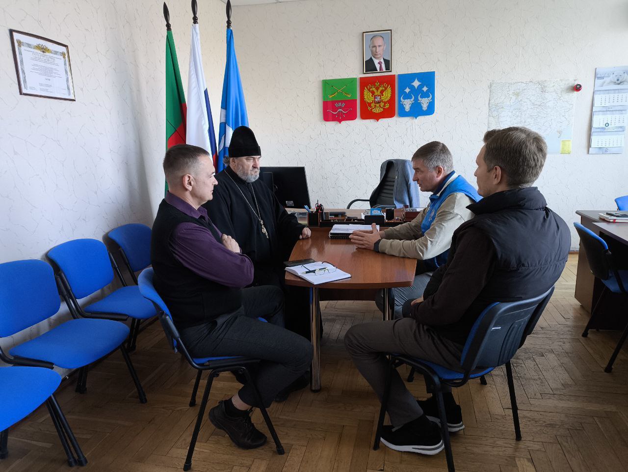 Игорь Гагаринов: Провёл рабочую встречу с благочинным церквей Веселовского округа протоиереем Александром Мурашко и представителем индустриального парка "Продмаш-Веслое" Денисом Бурцевым