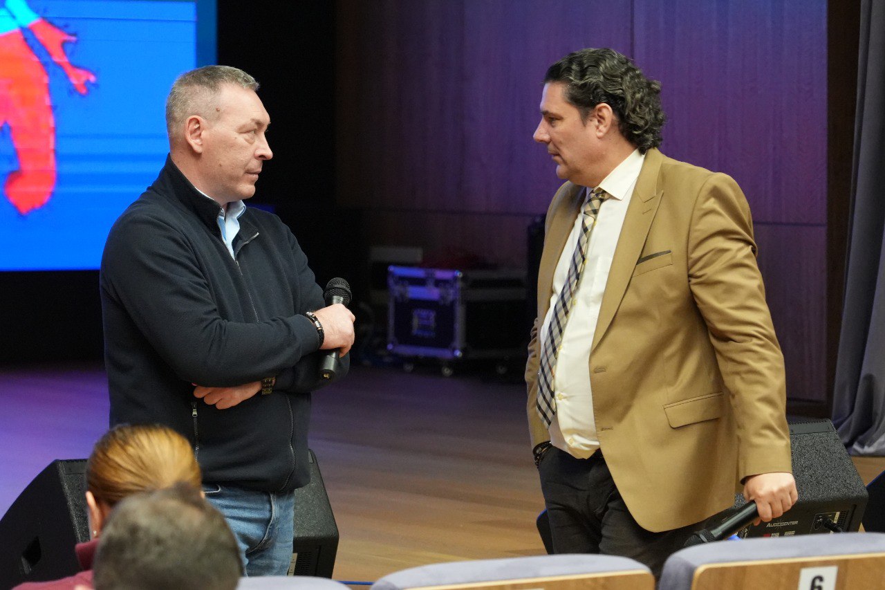 Максим Пухов: Сегодня вместе с директором Запорожкосй АЭС Юрием Черничуком пообщались с сотрудниками атомной станции Максим Пухов: Сегодня вместе с директором Запорожкосй АЭС Юрием Черничуком пообщались с сотрудниками атомной станции