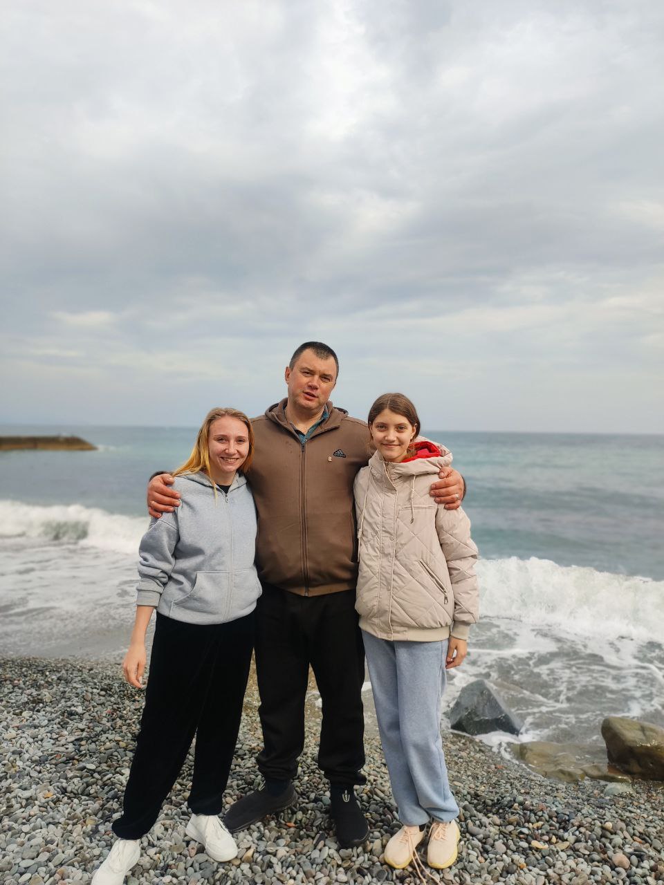 История многодетной семьи Красниковых вместе и фильмы смотрят, и делами занимаются История многодетной семьи Красниковых вместе и фильмы смотрят, и делами занимаются