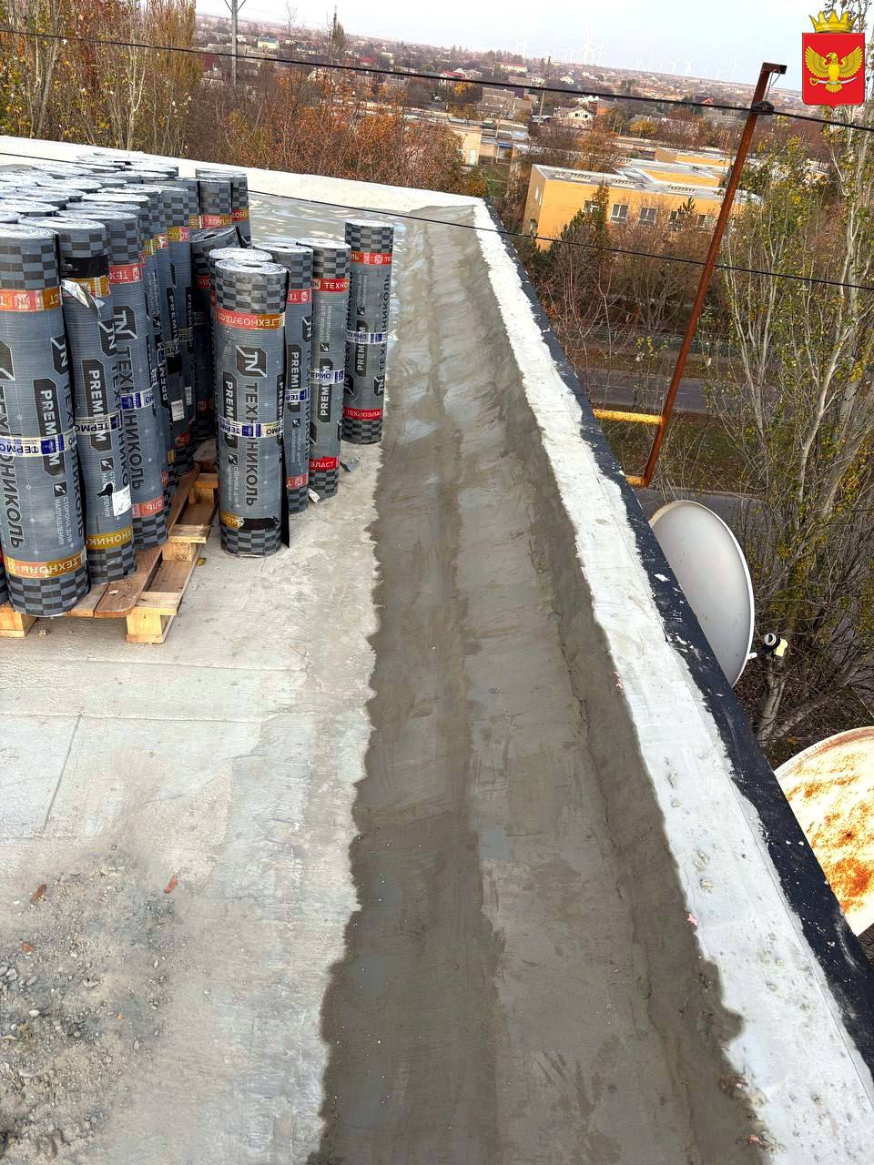 В Приморске продолжаются ремонты кровель многоквартирных домов, которые включены в адресную региональную программу капитального ремонта общего имущества в многоквартирных домах Запорожской области на 2024-2026 годы В Приморске продолжаются ремонты кровель многоквартирных домов, которые включены в адресную региональную программу капитального ремонта общего имущества в многоквартирных домах Запорожской области на 2024-2026 годы