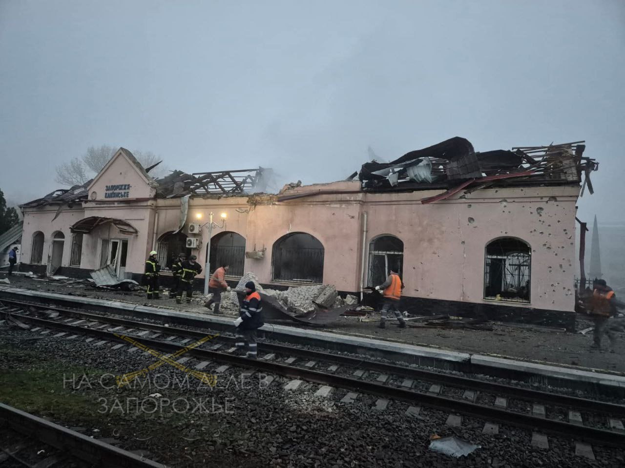 ВКС РФ нанесли удар по станции Запорожье-Каменское в Днепропетровской области — «Укрзалізниця» ВКС РФ нанесли удар по станции Запорожье-Каменское в Днепропетровской области — «Укрзалізниця»