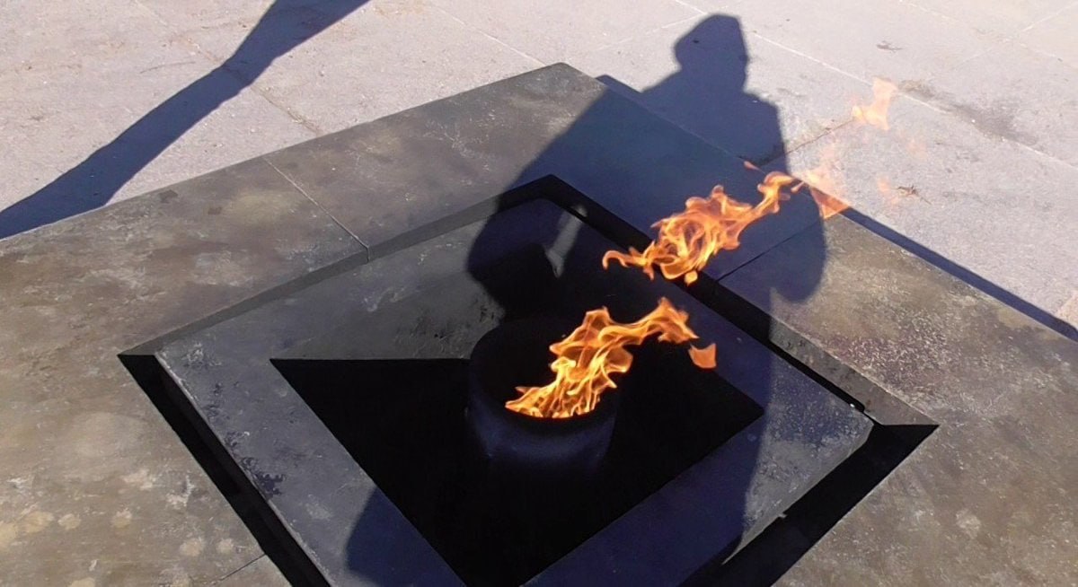 6 ноября. 1991. Указом Ельцина прекращена деятельность КПСС 6 ноября. 1991. Указом Ельцина прекращена деятельность КПСС