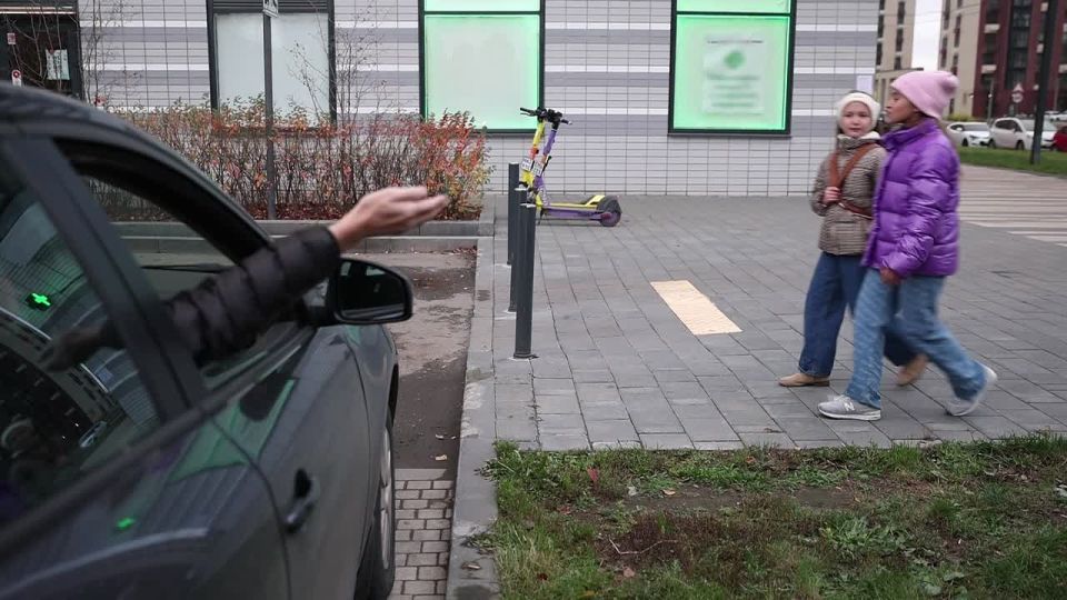 Дети знают, что садиться в чужую машину опасно