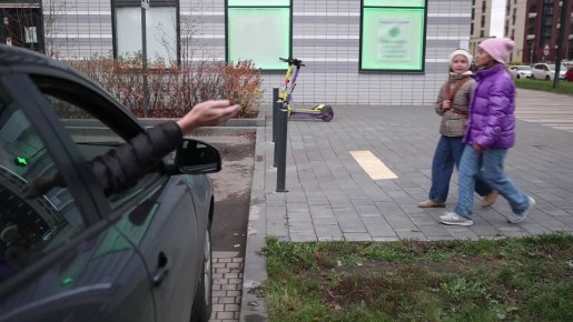 Дети знают, что садиться в чужую машину опасно