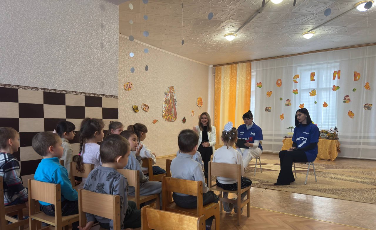 "Молодая Гвардия" в гостях у "Теремка": Сказка, игры и сладкие подарки!