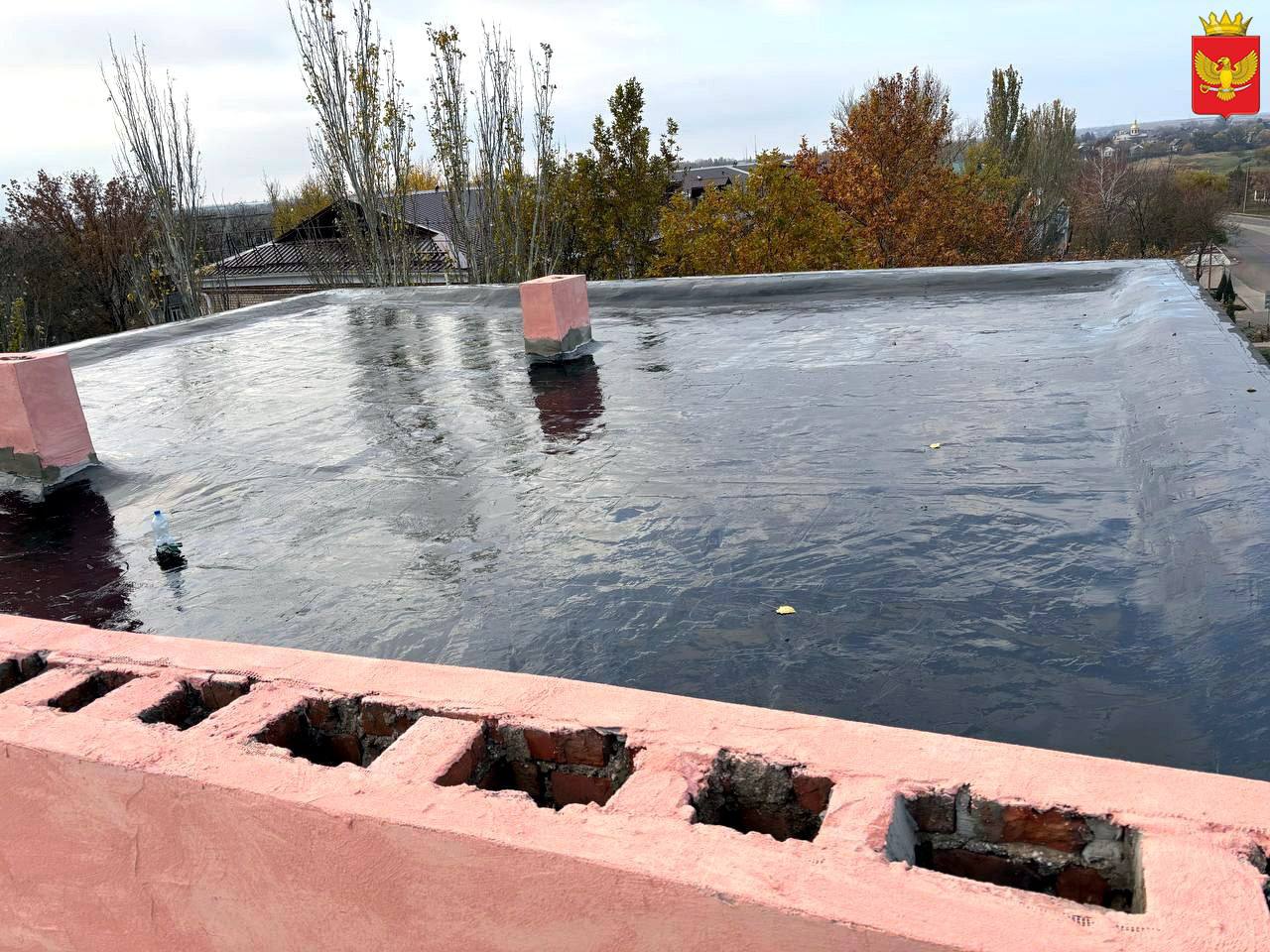 В Приморске продолжаются ремонты кровель многоквартирных домов, которые включены в адресную региональную программу капитального ремонта общего имущества в многоквартирных домах Запорожской области на 2024-2026 годы В Приморске продолжаются ремонты кровель многоквартирных домов, которые включены в адресную региональную программу капитального ремонта общего имущества в многоквартирных домах Запорожской области на 2024-2026 годы