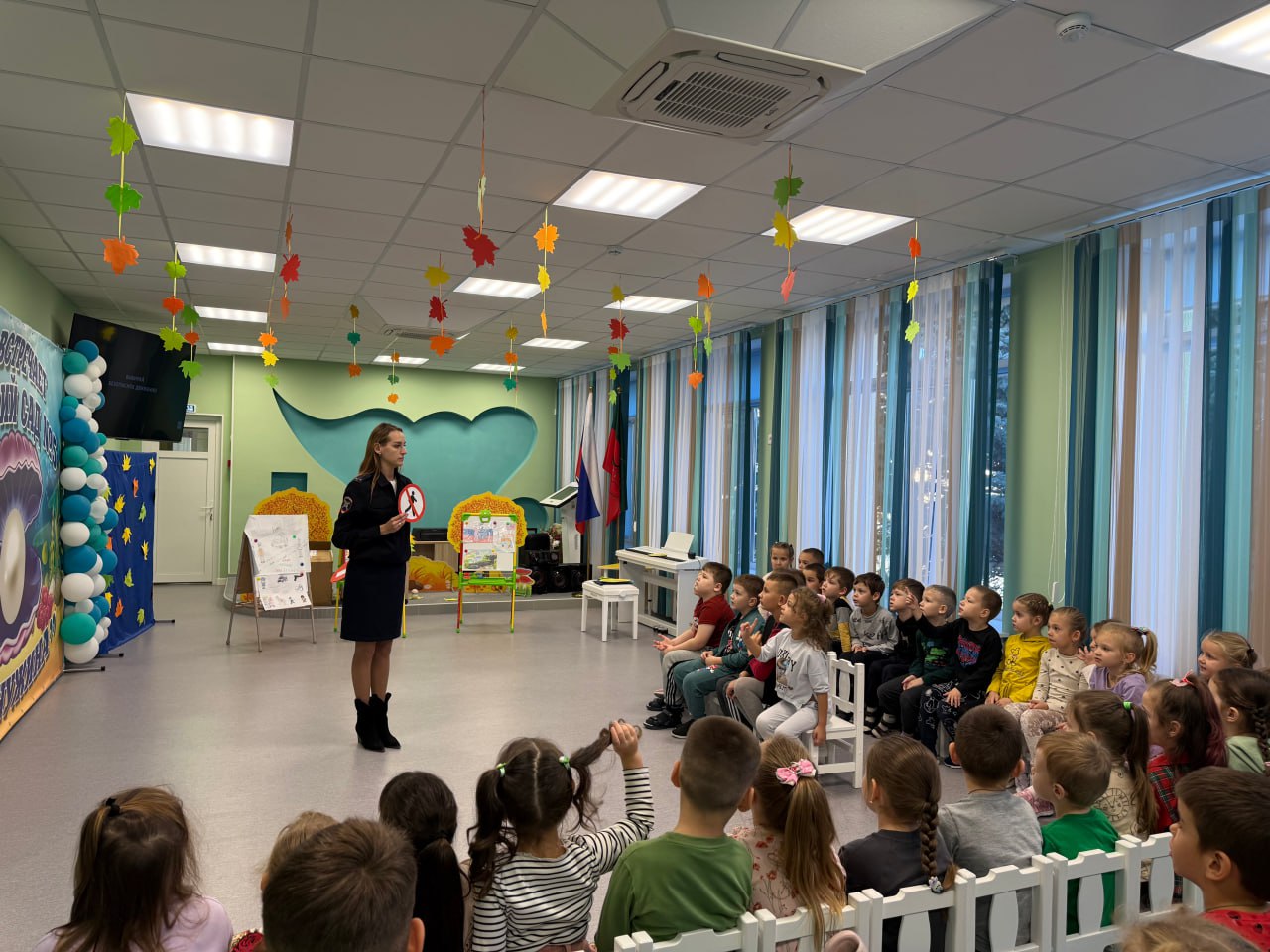 Сотрудники Госавтоинспекции побывали в гостях у воспитанников детского сада № 5 Сотрудники Госавтоинспекции побывали в гостях у воспитанников детского сада № 5