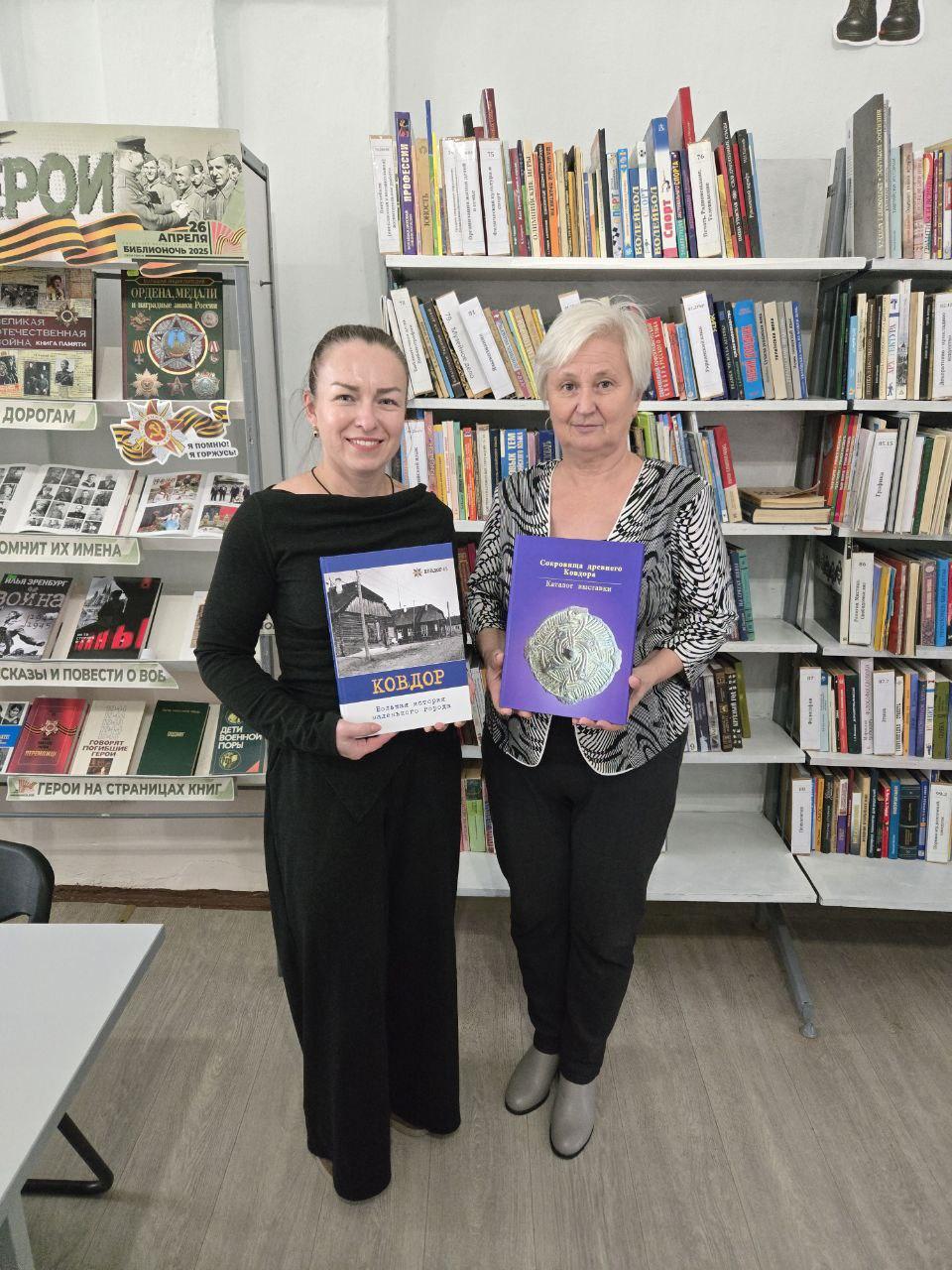 Северяне передали подарки культурно-образовательным учреждениям Приморска