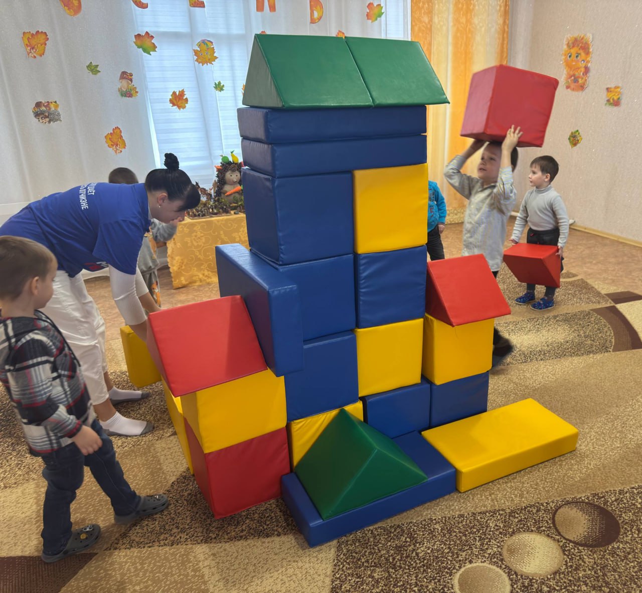 "Молодая Гвардия" в гостях у "Теремка": Сказка, игры и сладкие подарки! "Молодая Гвардия" в гостях у "Теремка": Сказка, игры и сладкие подарки!