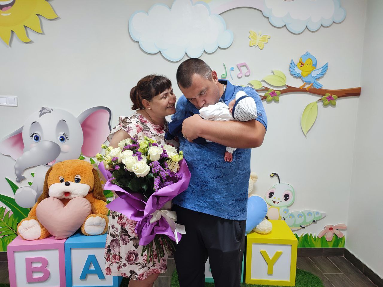 История многодетной семьи Красниковых вместе и фильмы смотрят, и делами занимаются История многодетной семьи Красниковых вместе и фильмы смотрят, и делами занимаются