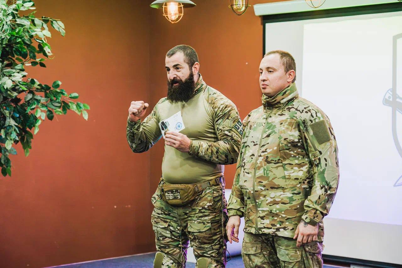 Евгений Балицкий: Бойцы 112 Отдельного разведывательного батальона отмечены благодарностями и орденами «За заслуги перед Запорожской областью» Евгений Балицкий: Бойцы 112 Отдельного разведывательного батальона отмечены благодарностями и орденами «За заслуги перед Запорожской областью»