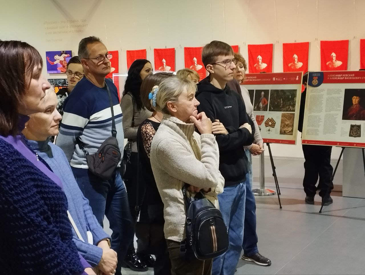 Ветераны СВО и команда запорожского филиала фонда «Защитники Отечества» в День народного единства побывали на интерактивной экспозиции, посвященной становлению династии Романовых Ветераны СВО и команда запорожского филиала фонда «Защитники Отечества» в День народного единства побывали на интерактивной экспозиции, посвященной становлению династии Романовых