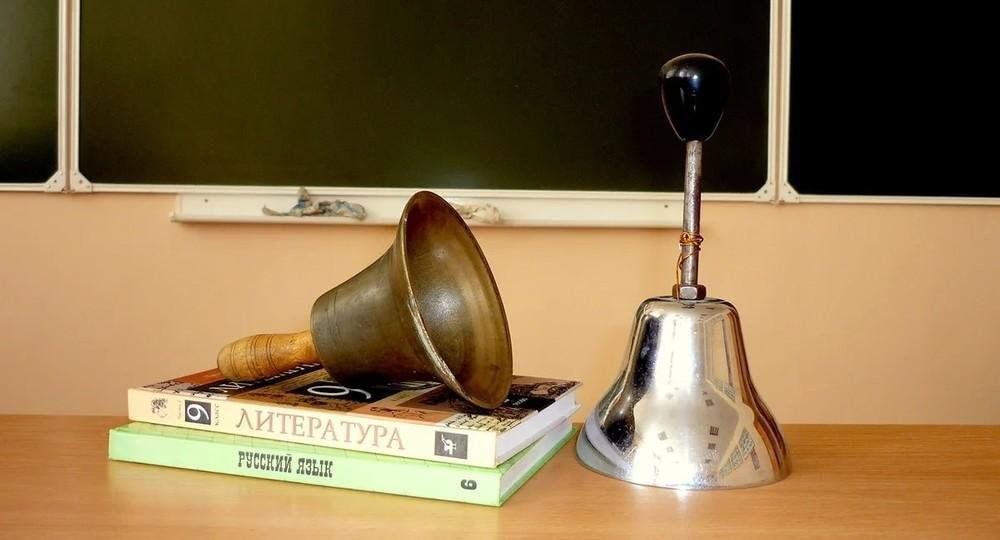 Школьные звонки в ноябре заменят на патриотические композиции