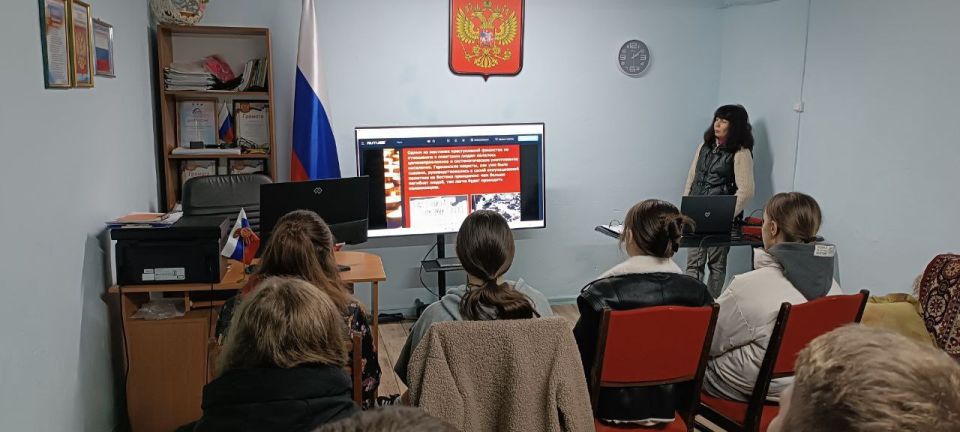 В преддверии 9 ноября - Международного дня борьбы с фашизмом, расизмом и антисемитизмом - в Нововасильевском Доме культуры, совместно с Нововасильевской поселковой библиотекой и музеем быта первопоселенцев, состоялся... В преддверии 9 ноября - Международного дня борьбы с фашизмом, расизмом и антисемитизмом - в Нововасильевском Доме культуры, совместно с Нововасильевской поселковой библиотекой и музеем быта первопоселенцев, состоялся...