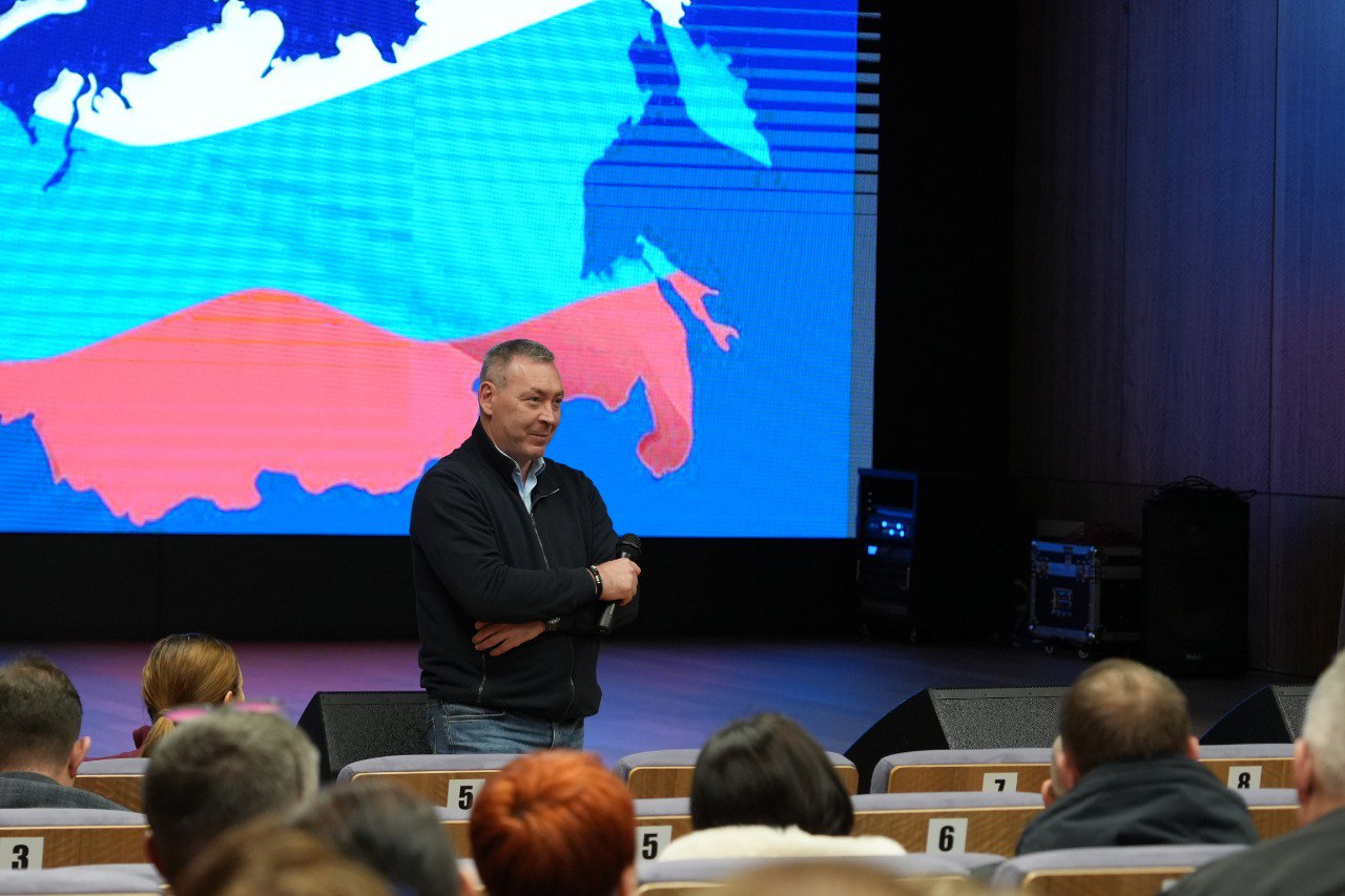 Максим Пухов: Сегодня вместе с директором Запорожкосй АЭС Юрием Черничуком пообщались с сотрудниками атомной станции Максим Пухов: Сегодня вместе с директором Запорожкосй АЭС Юрием Черничуком пообщались с сотрудниками атомной станции