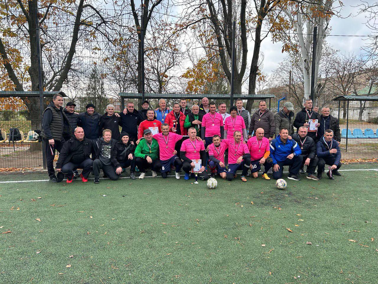 В День народного единства, 4 ноября, в пгт.Акимовка состоялся областной турнир по мини-футболу среди ветеранов старше 45 лет, приуроченный 82-й годовщине освобождения Акимовского района от немецко-фашистских захватчиков В День народного единства, 4 ноября, в пгт.Акимовка состоялся областной турнир по мини-футболу среди ветеранов старше 45 лет, приуроченный 82-й годовщине освобождения Акимовского района от немецко-фашистских захватчиков