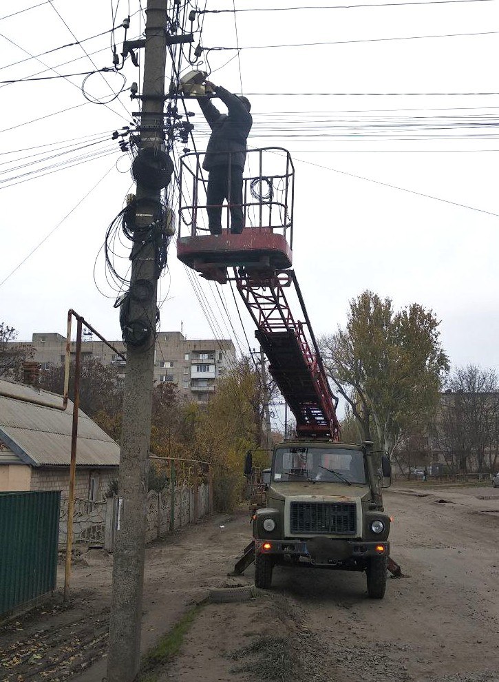 С начала этой после праздничной недели сотрудники МУП УК «Контакт» выполнили целый комплекс работ по благоустройству Токмака С начала этой после праздничной недели сотрудники МУП УК «Контакт» выполнили целый комплекс работ по благоустройству Токмака