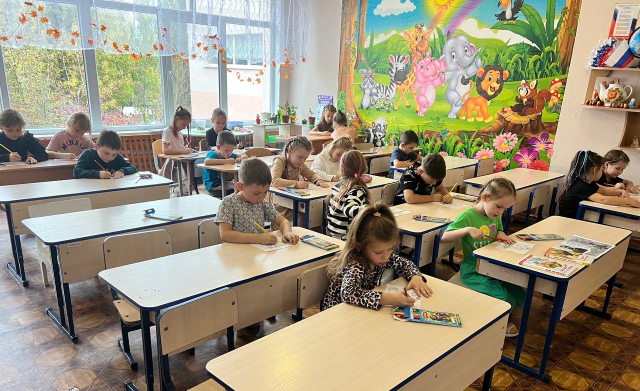 Сотрудники Мелитопольской областной научной библиотеки им. Горького с воспитанниками дошкольной образовательной организации № 41 «Василёк» провели литературное путешествие «Добрые сказки Мамина - Сибиряка» Сотрудники Мелитопольской областной научной библиотеки им. Горького с воспитанниками дошкольной образовательной организации № 41 «Василёк» провели литературное путешествие «Добрые сказки Мамина - Сибиряка»