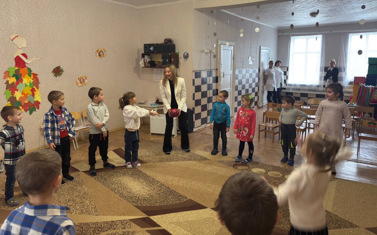 "Молодая Гвардия" в гостях у "Теремка": Сказка, игры и сладкие подарки! "Молодая Гвардия" в гостях у "Теремка": Сказка, игры и сладкие подарки!