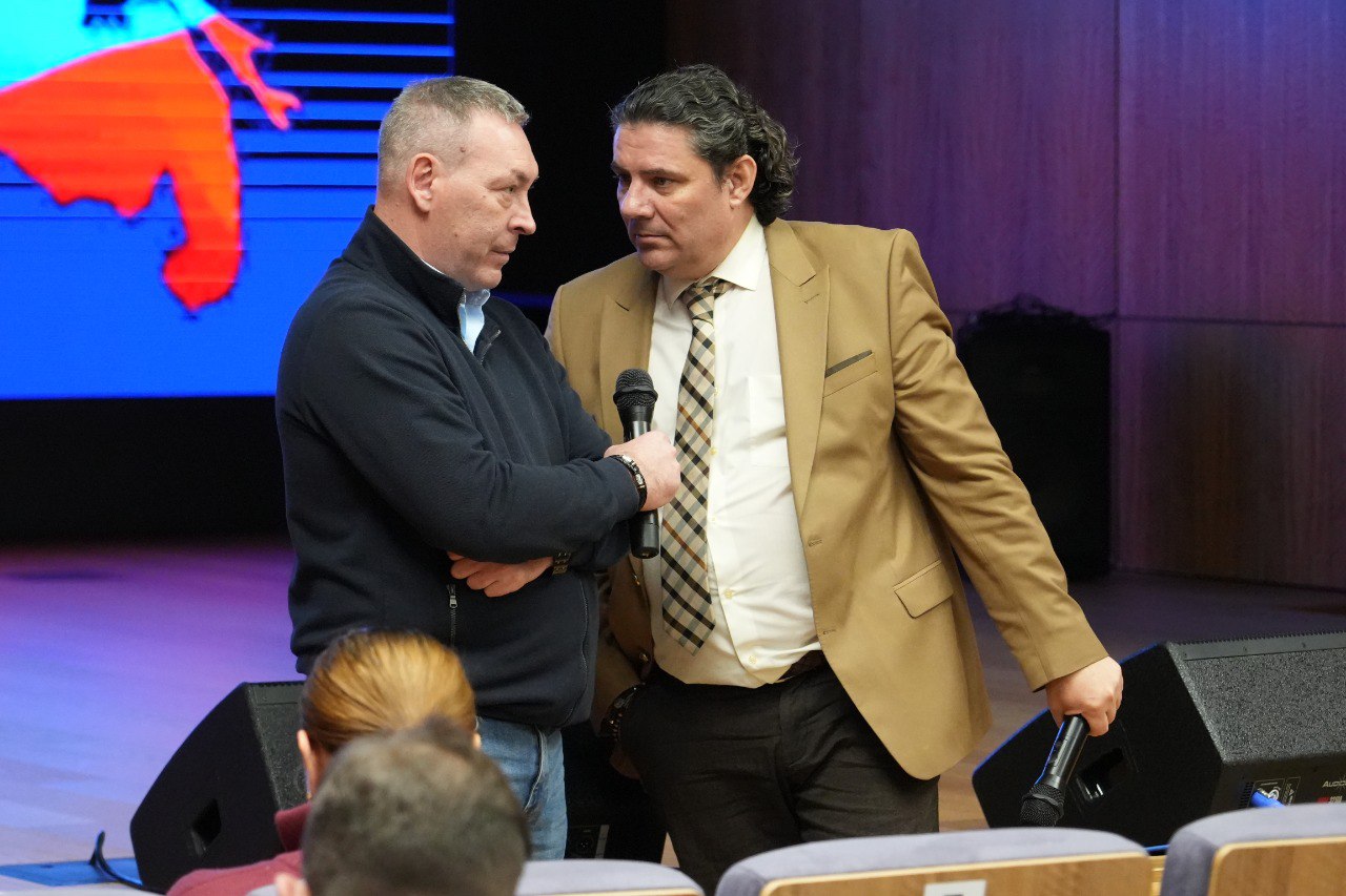 Максим Пухов: Сегодня вместе с директором Запорожкосй АЭС Юрием Черничуком пообщались с сотрудниками атомной станции Максим Пухов: Сегодня вместе с директором Запорожкосй АЭС Юрием Черничуком пообщались с сотрудниками атомной станции