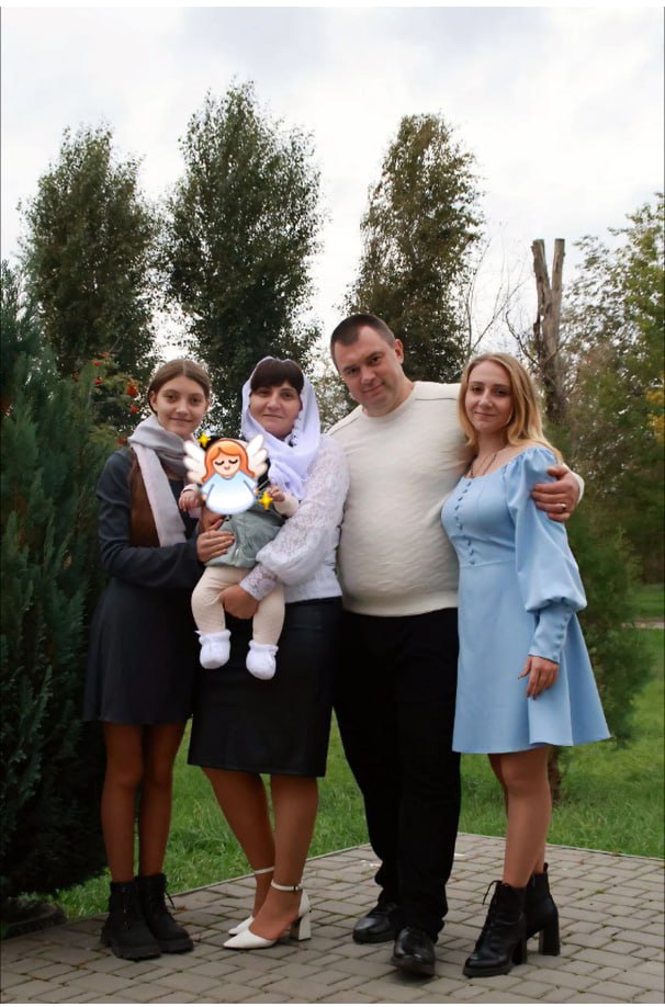 История многодетной семьи Красниковых вместе и фильмы смотрят, и делами занимаются