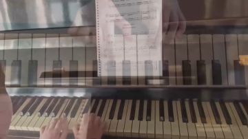 Музыкальный сюрприз в День пианиста