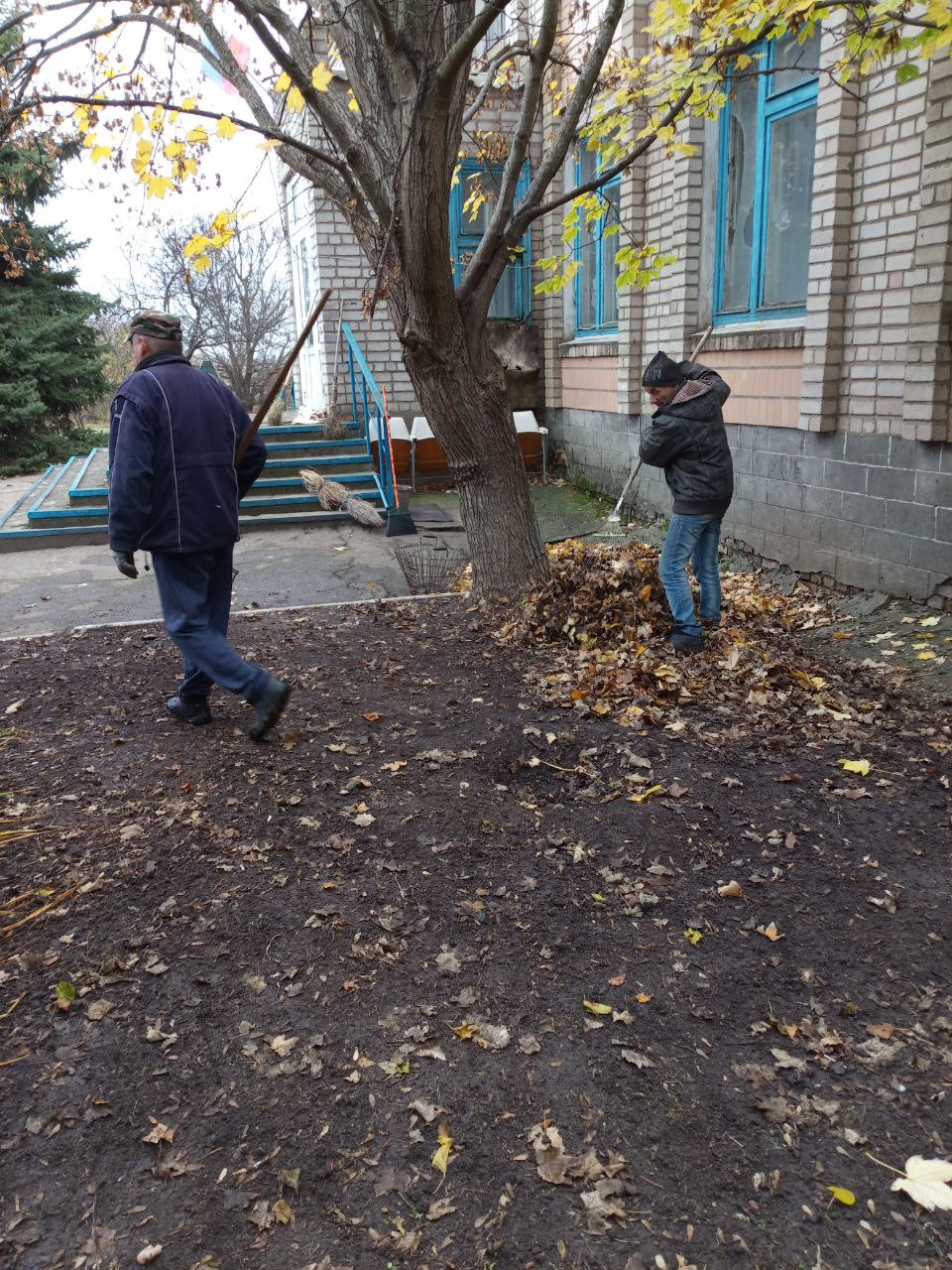 Осенний субботник в селе Софиевка Осенний субботник в селе Софиевка