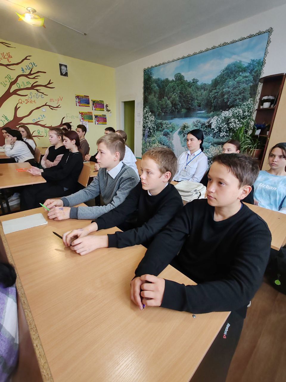 Представители Территориальной избирательной комиссии №15 посетили "Тополинскую среднюю общеобразовательную школу" Васильевского района Запорожской области Представители Территориальной избирательной комиссии №15 посетили "Тополинскую среднюю общеобразовательную школу" Васильевского района Запорожской области